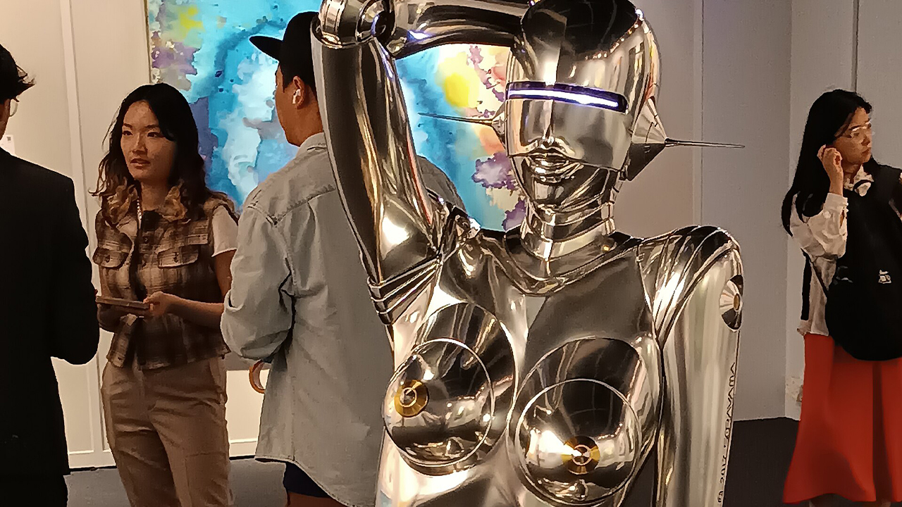 Hajime Sorayama’s Sexy Robot